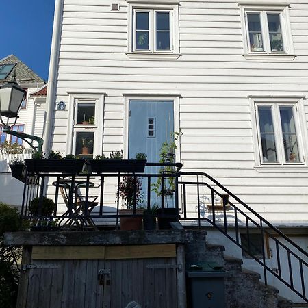 Entire Renovated Apartment From 1780 With Kitchen, Bath, Bedroom, And Living Room In Skuteviken Bergen Esterno foto