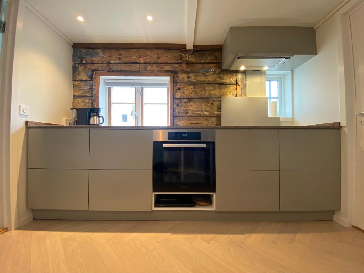 Entire Renovated Apartment From 1780 With Kitchen, Bath, Bedroom, And Living Room In Skuteviken Bergen Esterno foto