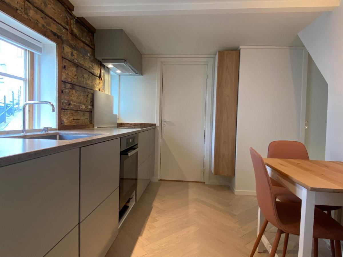 Entire Renovated Apartment From 1780 With Kitchen, Bath, Bedroom, And Living Room In Skuteviken Bergen Esterno foto