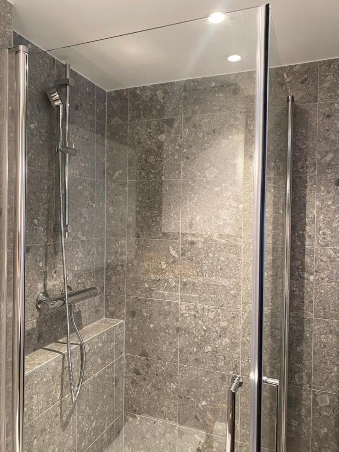 Entire Renovated Apartment From 1780 With Kitchen, Bath, Bedroom, And Living Room In Skuteviken Bergen Esterno foto