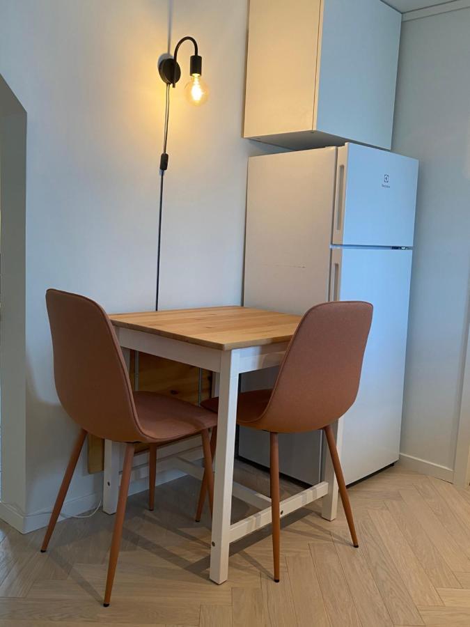 Entire Renovated Apartment From 1780 With Kitchen, Bath, Bedroom, And Living Room In Skuteviken Bergen Esterno foto