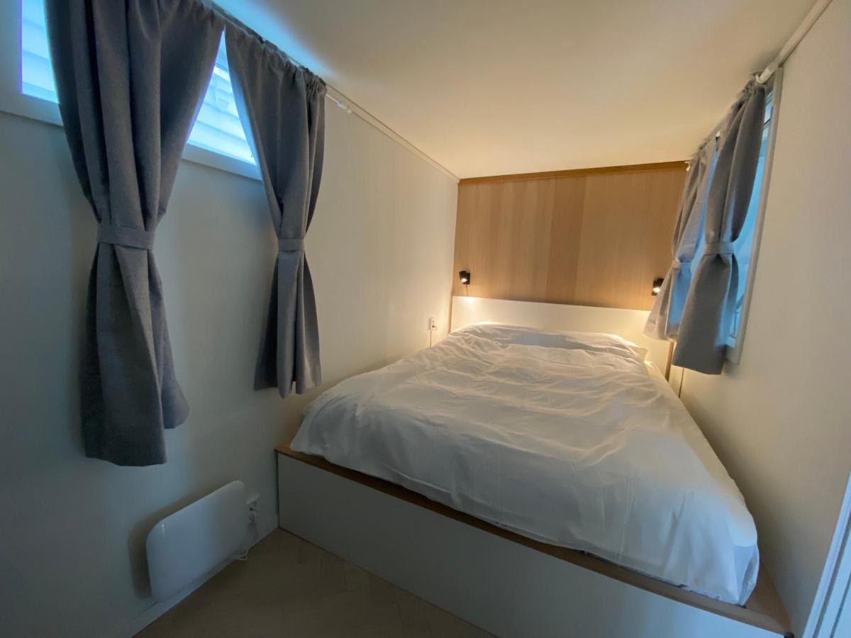 Entire Renovated Apartment From 1780 With Kitchen, Bath, Bedroom, And Living Room In Skuteviken Bergen Esterno foto