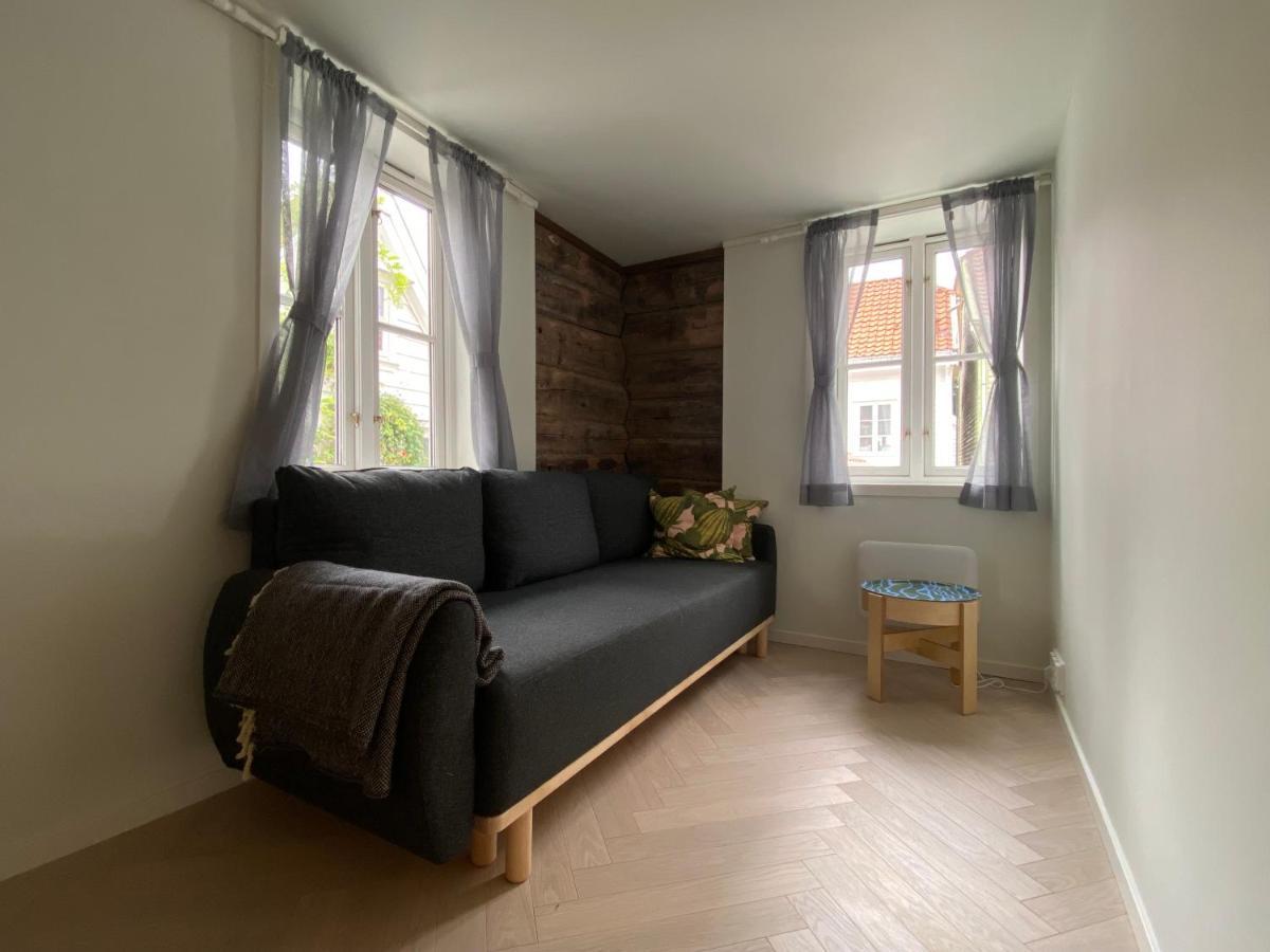 Entire Renovated Apartment From 1780 With Kitchen, Bath, Bedroom, And Living Room In Skuteviken Bergen Esterno foto