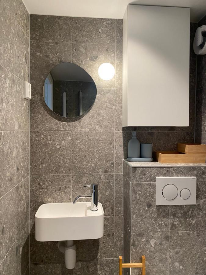 Entire Renovated Apartment From 1780 With Kitchen, Bath, Bedroom, And Living Room In Skuteviken Bergen Esterno foto