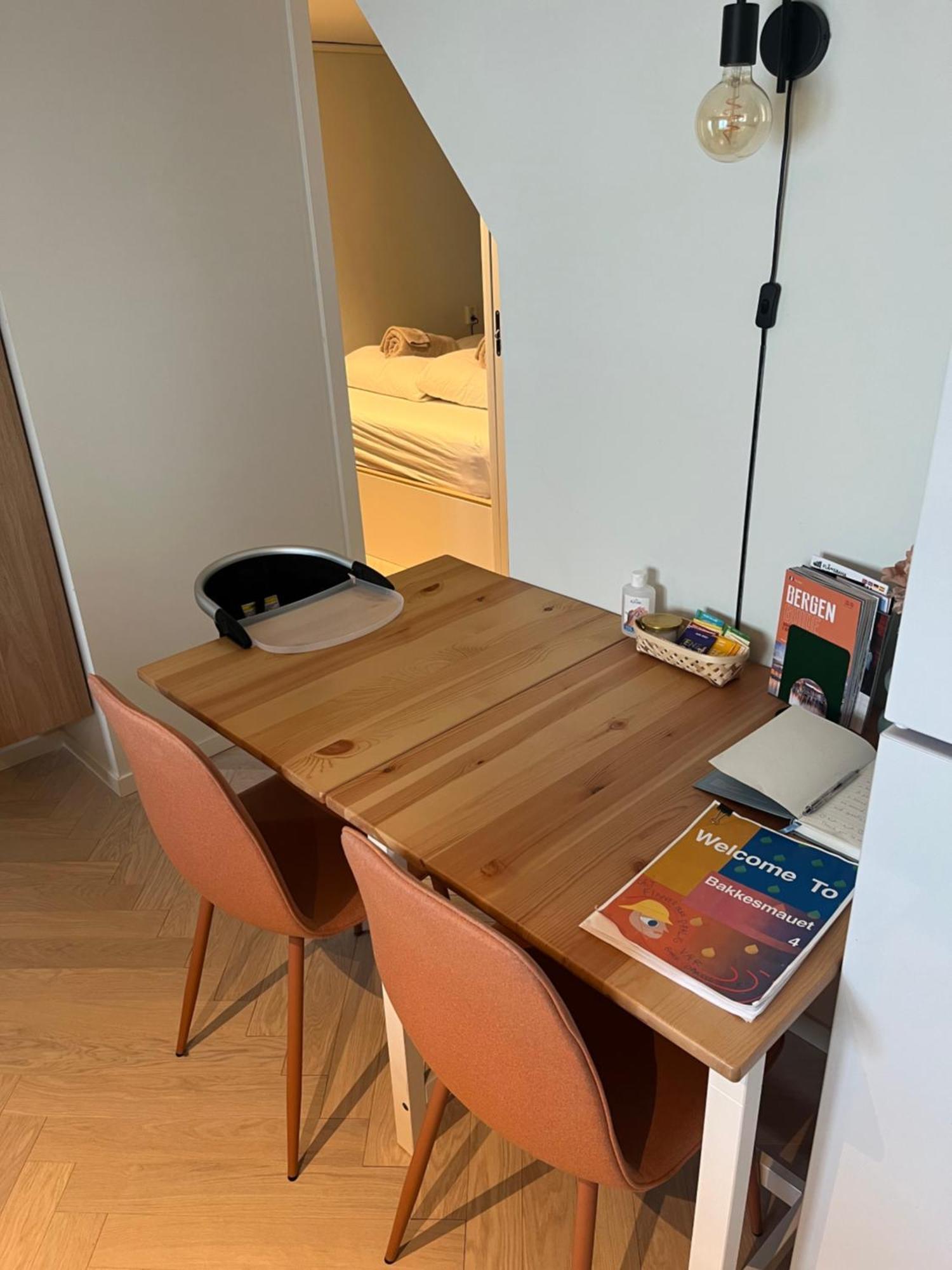 Entire Renovated Apartment From 1780 With Kitchen, Bath, Bedroom, And Living Room In Skuteviken Bergen Esterno foto